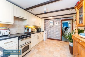 Kitchen/Breakfast Room- click for photo gallery
